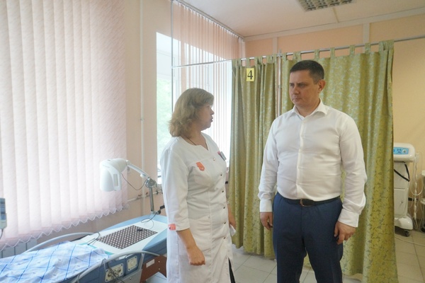 Высокопоставленному чиновнику МВД России показали обновленный ведомственный госпиталь в Екатеринбурге - Фото 1