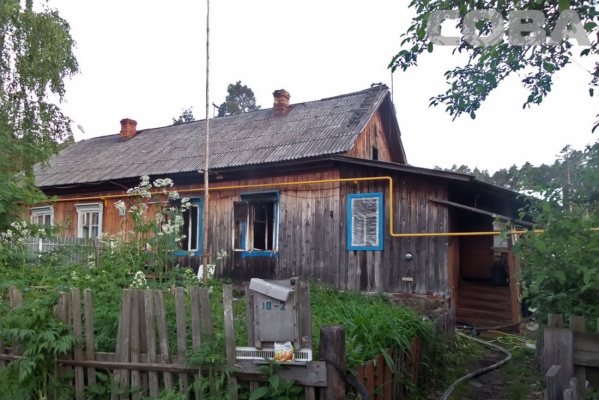 В горящем деревянном доме на Московском тракте погибла женщина - Фото 1