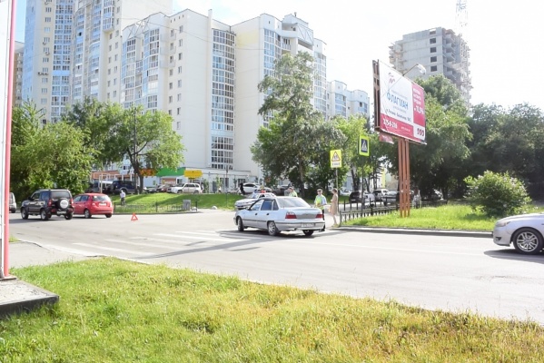 В Екатеринбурге женщина-водитель сбила 7-летнюю девочку - Фото 1