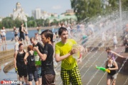 Свердловские медики рассказали, кому следует опасаться аномальной жары и как от нее спасаться