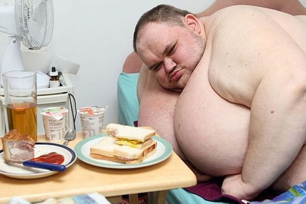 В Великобритании скончался самый толстый мужчина страны, весивший более 400 кг - Фото 1