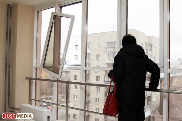 В Екатеринбурге с начала года из окон домов выпали 12 детей - Фото 1