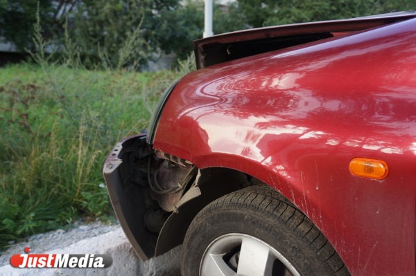 В Екатеринбурге женщина-водитель легковушки сбила пешехода - Фото 1
