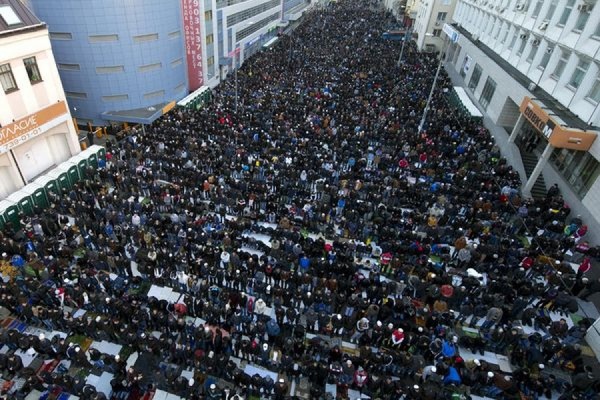 200 тысяч мусульман вышли на улицы Москвы праздновать Ураза-байрам - Фото 1