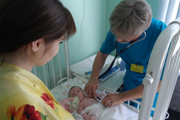 Свердловские хирурги провели уникальную операцию одиннадцатидневному младенцу - Фото 1
