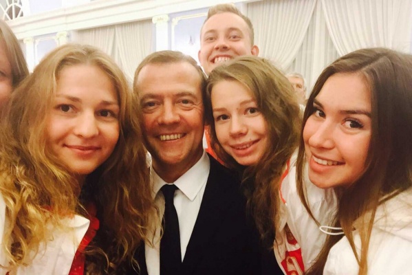 Студентка горного университета стала бронзовой медалисткой всемирной универсиады и сделала селфи с Медведевым - Фото 1