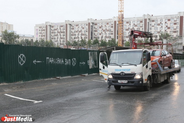 На Краснойармейской нарисовали разметку, с которой эвакуируют припаркованные автомобили. ФОТО - Фото 1