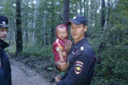 В Сысерти полиция нашла заблудившегося в лесу ребенка и вернула его в цыганский табор