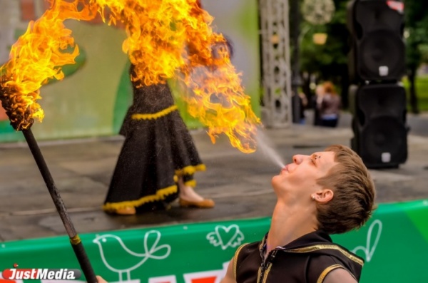 Огненный Екатеринбург создадут  фаерщики в центре города - Фото 1