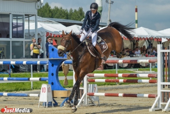 На соревнованиях под Екатеринбургом конные наездники разделят миллион рублей - Фото 1