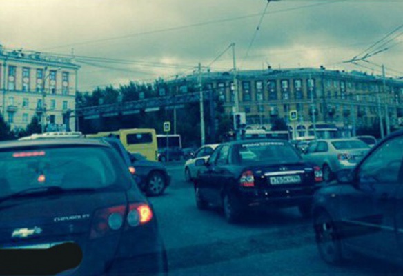 У станции метро «Уралмаш» второй день не работают светофоры - Фото 1