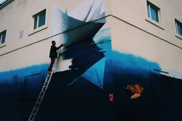 Уличный художник, подаривший Екатеринбургу енота, запускает в плавание кораблик - Фото 1