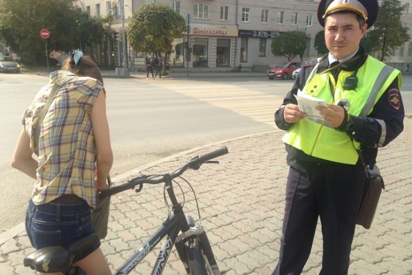 Будьте бдительны! ГИБДД устроила ловушку для пешеходов и велосипедистов в центре Екатеринбурга - Фото 1