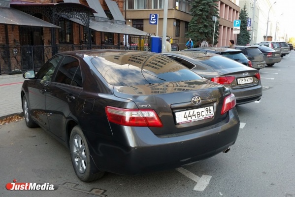 Екатеринбургские автолюбители ищут способы не платить за парковку. ФОТО - Фото 1