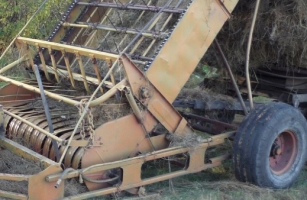 Каменского фермера из-за неосторожности затянуло в самодельную установку по уборке сена - Фото 1