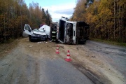 Под Кировградом грузовик с песком накрыл микроавтобус, водитель которого скончался на месте
