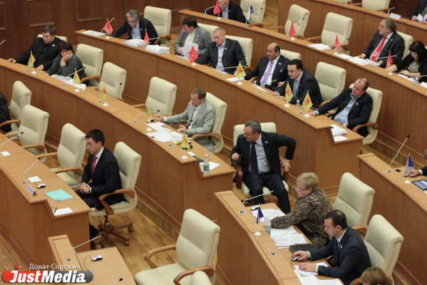 На первом заседании осенней сессии свердловские депутаты рассмотрят 38 вопросов - Фото 1