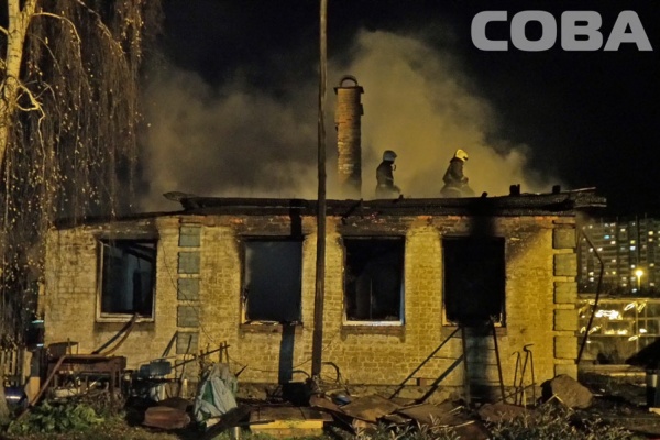 На окраине Екатеринбурга мужчина едва не сгорел в собственной бане. ФОТО - Фото 1