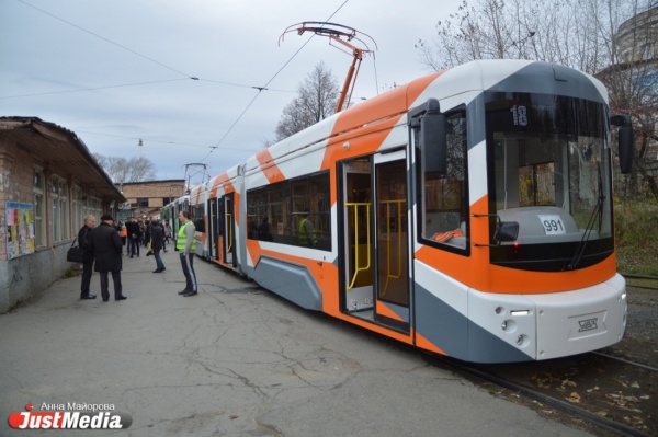 Новые трамваи в тестовом режиме вышли на маршрут (ФОТО) - Фото 1