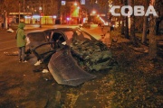 В Екатеринбурге пьяный водитель иномарки, гнавший на красный, влетел в такси с пассажирами