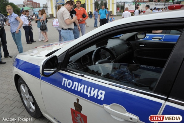 В Екатеринбурге водитель-наркоторговец, пытаясь уйти от погони, сбил полицейского. Остановила нарушителя стрельба по колесам - Фото 1