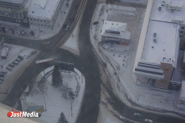 Частичное переобувание не спасло от аварии. На Динасовском шоссе в снегопад произошло смертельное ДТП - Фото 1