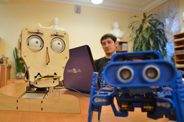 В Уральском политехническом колледже показали самого патриотичного робота - Фото 1