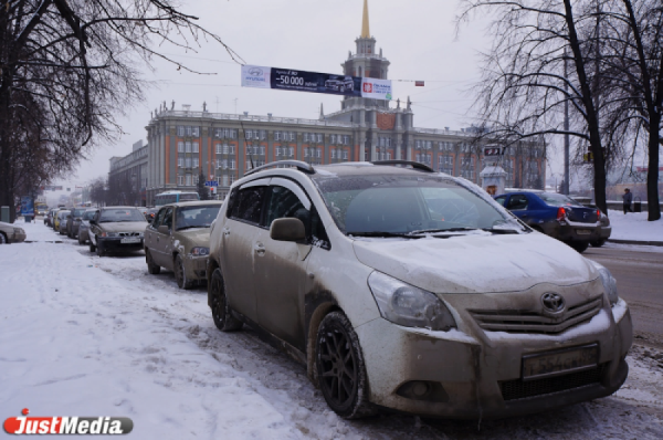 В Екатеринбурге зафиксирован всплеск незаконной рекламы - Фото 1