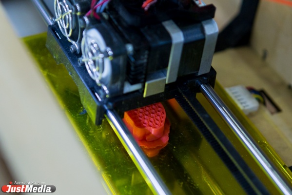 Школьников по всей стране будут учить создавать роботов и 3D-принтеры через видео-блоги - Фото 1