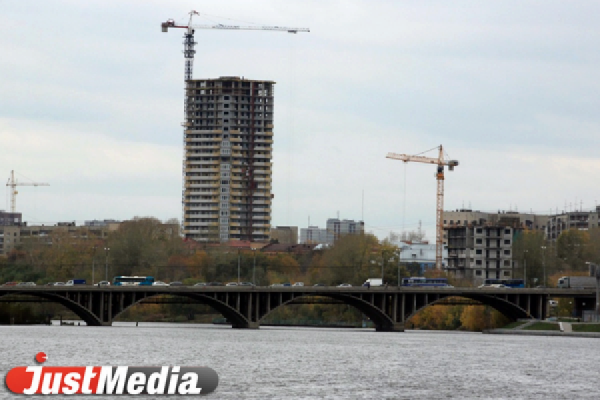 Свердловский кабмин не предусмотрел в бюджете на 2016 год реконструкцию Макаровского моста - Фото 1