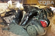 Жуткое ДТП в Екатеринбурге! Автомобиль с женщиной и ребенком врезался в автокран