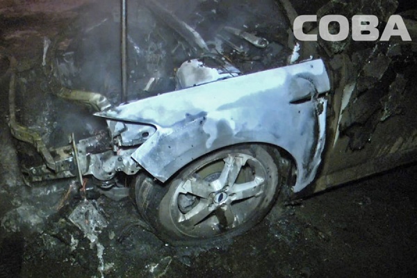 На Волгоградской от огня пострадали два автомобиля - Фото 1