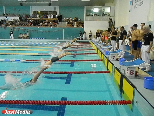 Свердловская область завоевала одну медаль на Кубке Попова по плаванию - Фото 1