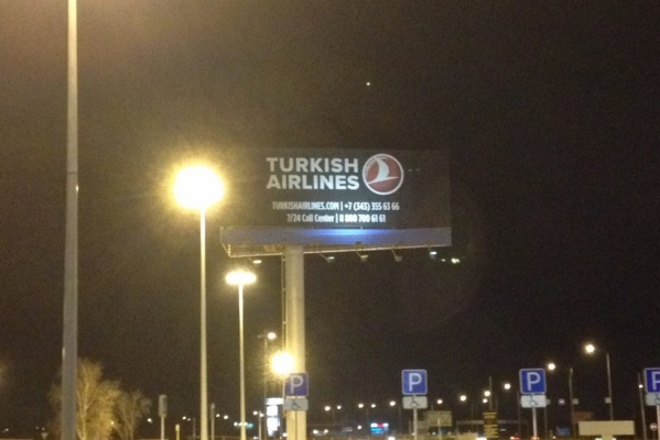 Депутат Зубарев раскритиковал рекламу «Турецких авиалиний» вблизи аэропорта «Кольцово» - Фото 1