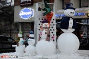 Снеговики в Екатеринбурге захватили гигантскую терку и кафе-бар