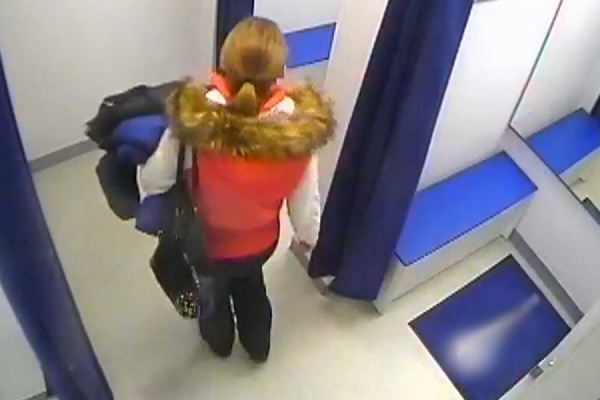 В Каменске-Уральском неизвестная злоумышленница сделала своего ребенка пособником в краже - Фото 1