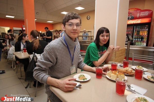 Школьники Екатеринбурга поборются со стереотипами о еде в студенческих столовых - Фото 1