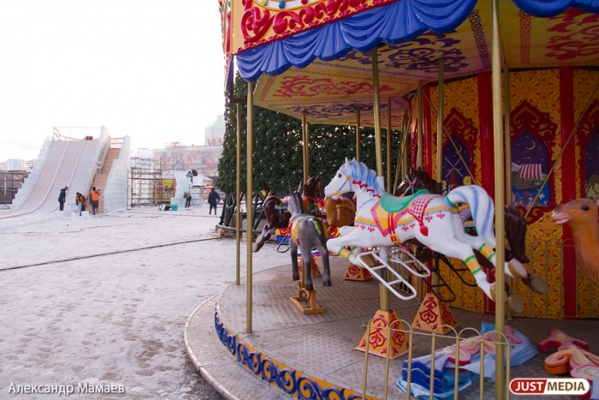 Более полумиллиона екатеринбуржцев планируют посетить праздничные площадки во время новогодних каникул - Фото 1