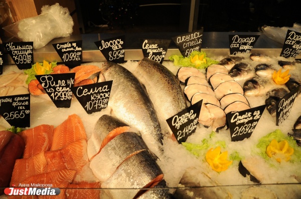Из-за валютных скачков в Екатеринбурге упал спрос на дорогую рыбу и говядину - Фото 1