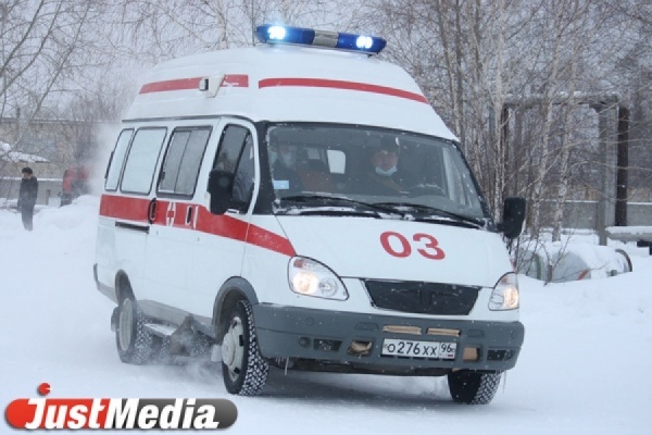 В Свердловской области в столкновении «пятерки» с «Маздой» погиб семнадцатилетний парень. Еще шесть человек получили травмы - Фото 1