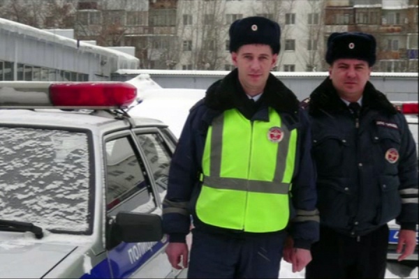 Сотрудники ГИБДД Екатеринбурга в свой выходной день задержали похитителя сотового телефона - Фото 1