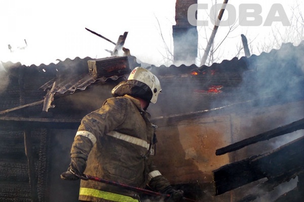 На Щербакова сгорел одноэтажный дом - Фото 1