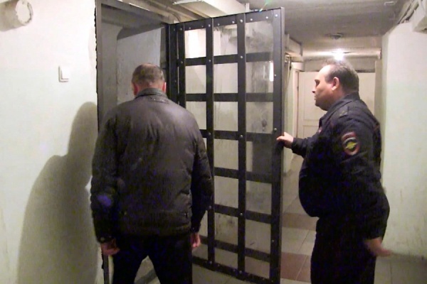 В Екатеринбурге задержан пенсионер, «заминировавший» аэропорт Кольцово - Фото 1