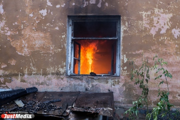В Карпинске жертвой пожара стала молодая женщина - Фото 1