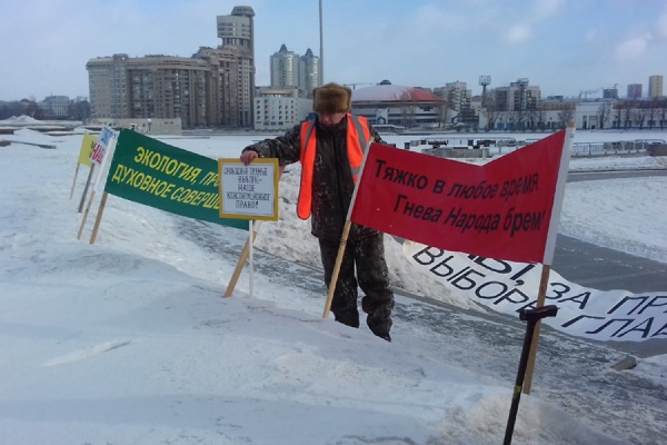 «Куйвашев, не твори беззаконие!» Жители Невьянска вышли на пикет против закона об отмене прямых выборов мэра - Фото 1