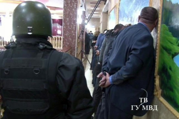«Четыре пистолета, 14 ножей, палка резиновая…» В Екатеринбурге полиция и ФСБ пресекли попытку встречи лидеров уголовно-преступной среды - Фото 1