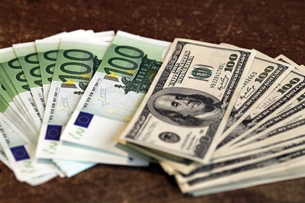 Биржевой курс доллара упал ниже 65 рублей