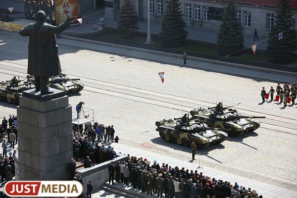 Власти Екатеринбурга наложили запрет на использование дронов в праздник 9 Мая - Фото 1