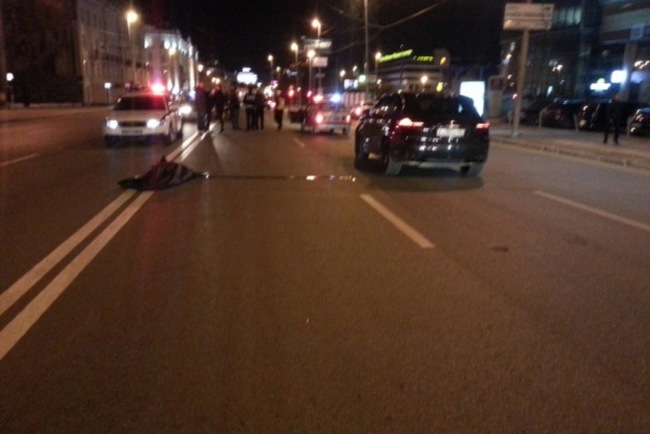 Ночью у «Высоцкого» под колесами Porsche Cayenne погиб пешеход - Фото 1