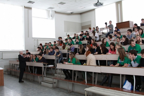 Выпускников Уральского федерального университета возьмут на работу быстрее, чем их сверстников из многих столичных вузов - Фото 1